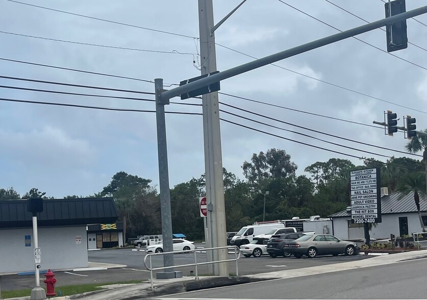 7200-7240 S US Highway 1, Port Saint Lucie, FL à louer - Photo de l’immeuble – Image 3 sur 6