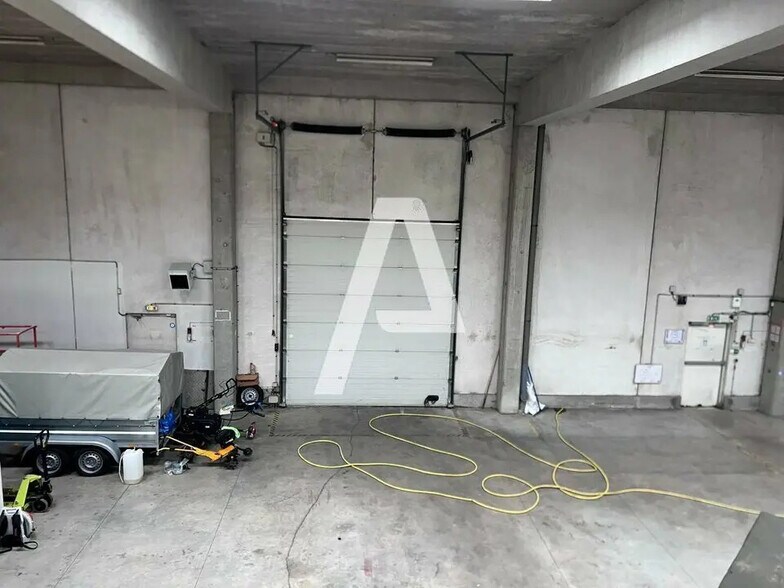 Local d’activités dans Vitry-sur-Seine à louer - Photo de l’immeuble – Image 1 sur 5