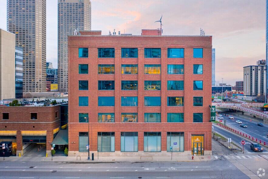 651-659 W Washington Blvd, Chicago, IL à louer - Photo de l’immeuble – Image 2 sur 12