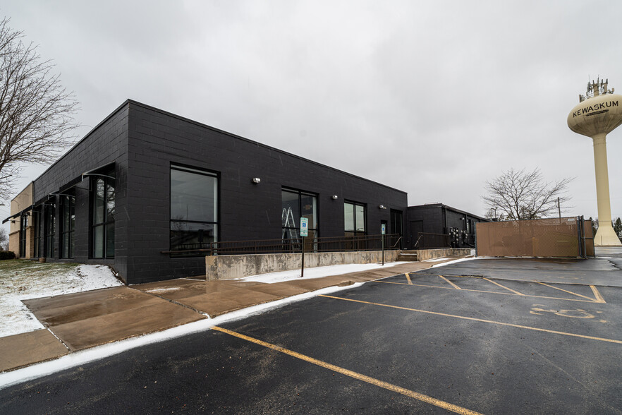 1010 Fond Du Lac Ave, Kewaskum, WI à vendre - Photo de l’immeuble – Image 3 sur 64