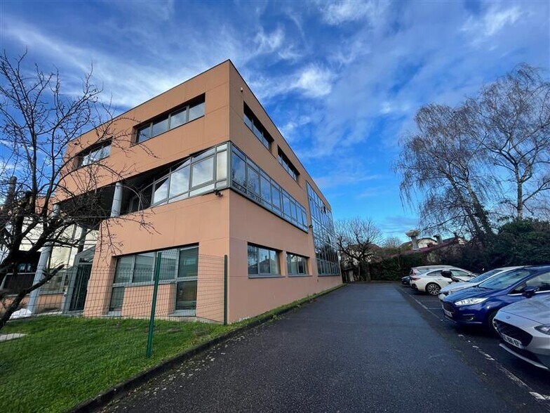 Bureau dans Neuilly-Plaisance à louer - Photo de l’immeuble – Image 2 sur 8