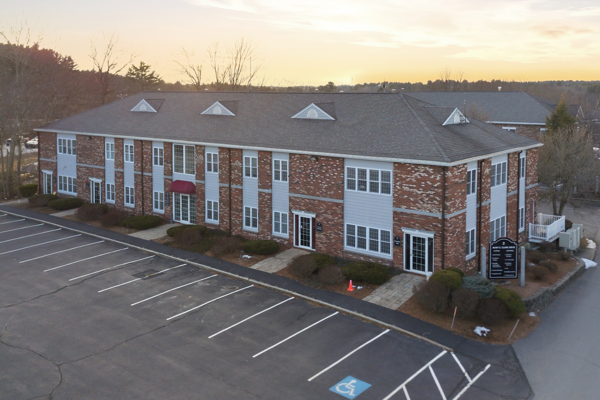 2-4 Mary E Clark Dr, Hampstead, NH à vendre Photo principale– Image 1 sur 2