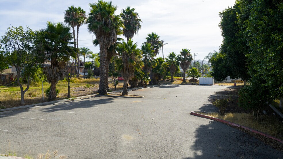 1565 N Santa Fe Ave, Vista, CA à vendre - Photo de l’immeuble – Image 2 sur 14