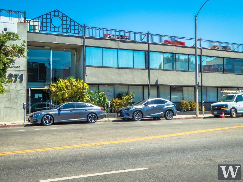 8271 Melrose Ave, Los Angeles, CA à louer Photo de l’immeuble– Image 1 sur 14