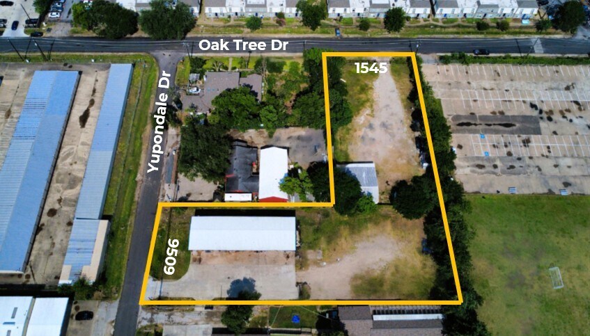 1545 Oak Tree Dr, Houston, TX à louer - Photo de l’immeuble – Image 2 sur 12