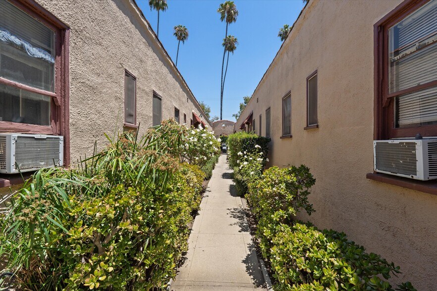 1135-1137 Lodi Pl, Los Angeles, CA à vendre - Photo de l’immeuble – Image 2 sur 15