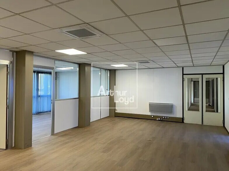 Bureau dans Moissy-Cramayel à louer - Photo intérieure – Image 3 sur 5