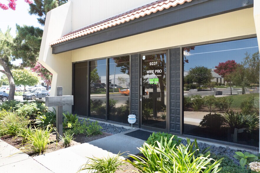 9231-9237 Eton Ave, Chatsworth, CA à vendre - Photo de l’immeuble – Image 3 sur 5