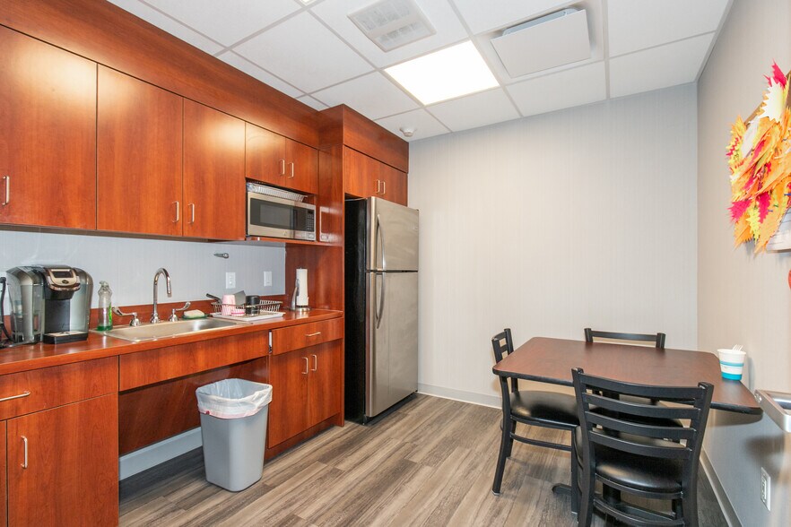 5 Medical Dr, Port Jefferson Station, NY à vendre - Photo intérieure – Image 3 sur 5