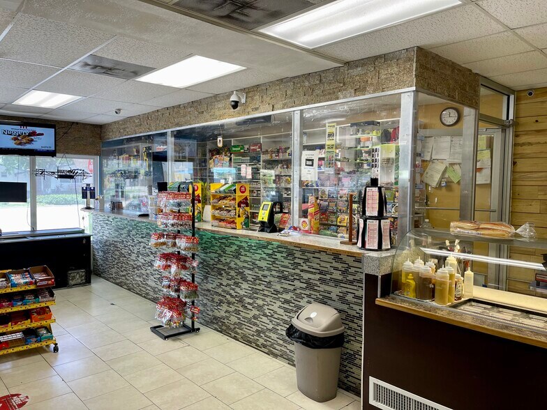 5725 Pembroke Rd, Hollywood, FL à vendre - Photo intérieure – Image 3 sur 6