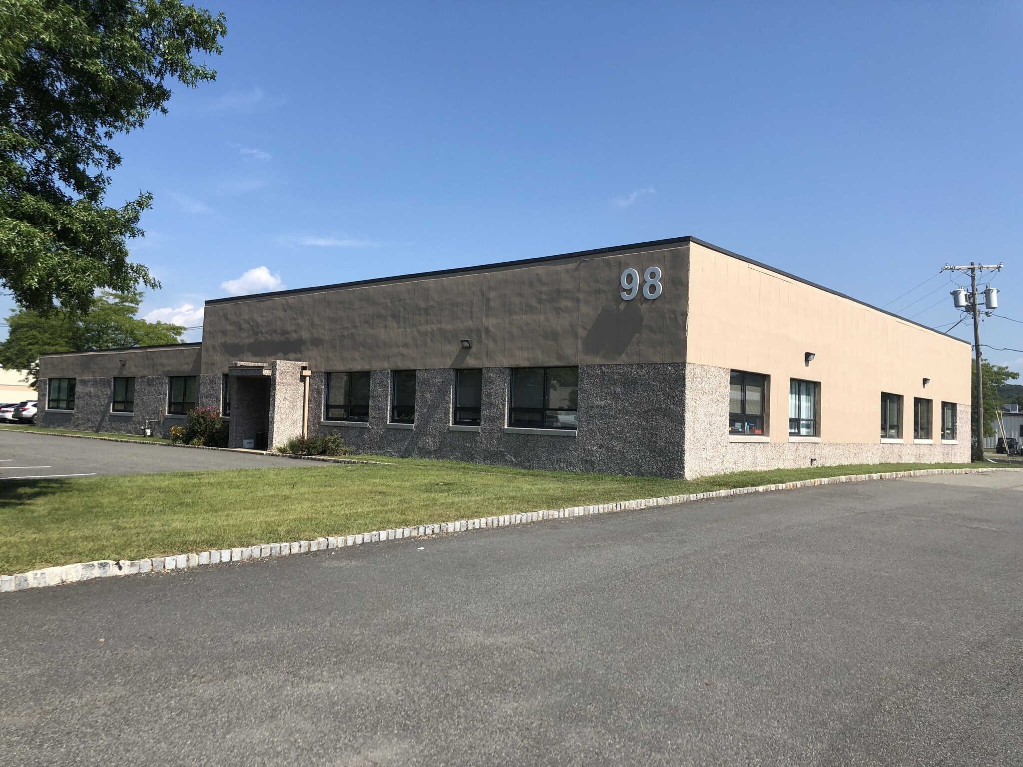 98 Ford Rd, Denville, NJ à louer Photo de l’immeuble– Image 1 sur 5
