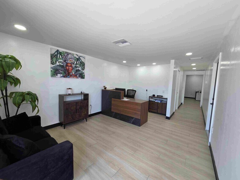 16051 Oneal Dr, North Fort Myers, FL à louer - Photo de l’immeuble – Image 3 sur 11