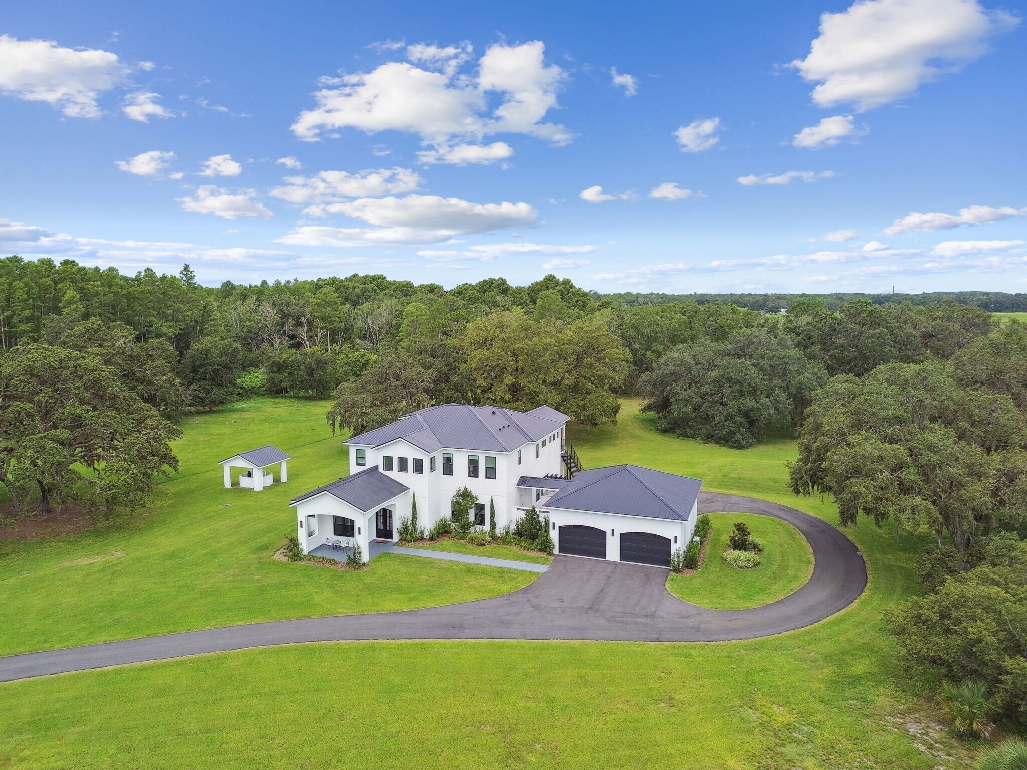 13711 Lussier Ln, Spring Hill, FL à vendre Photo de l’immeuble– Image 1 sur 15