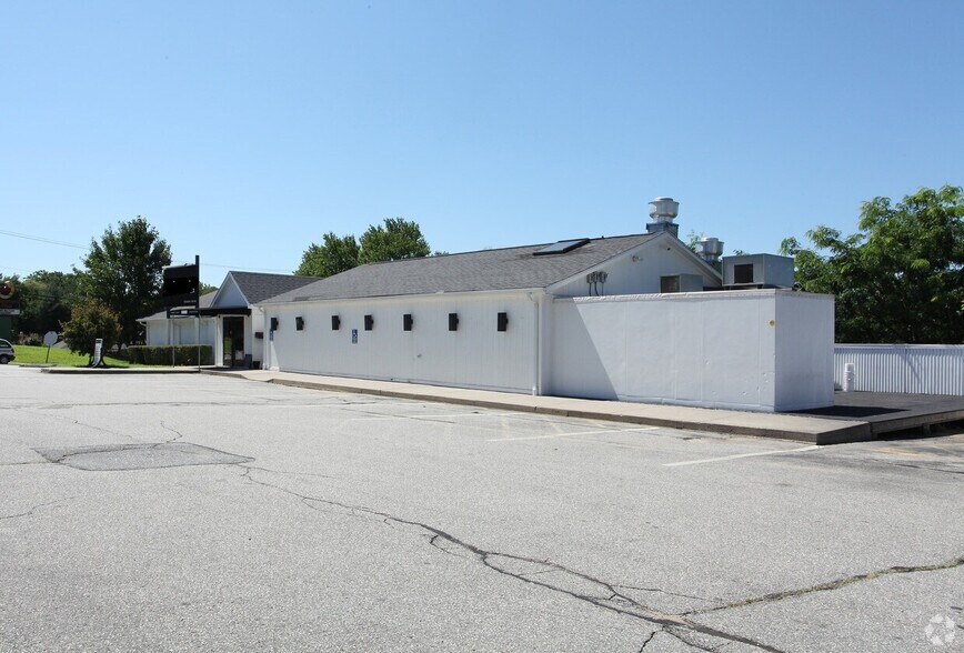 33 Kings Hwy, Groton, CT à vendre - Photo de l’immeuble – Image 2 sur 10