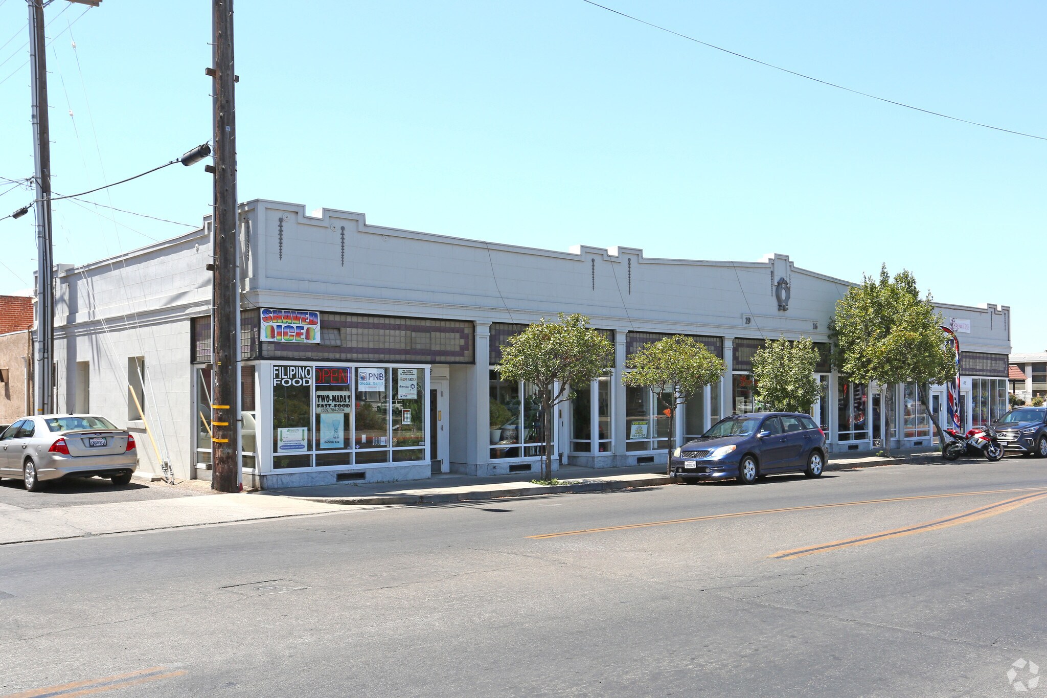 33-45 W Putnam Ave, Porterville, CA à louer Photo principale– Image 1 sur 26