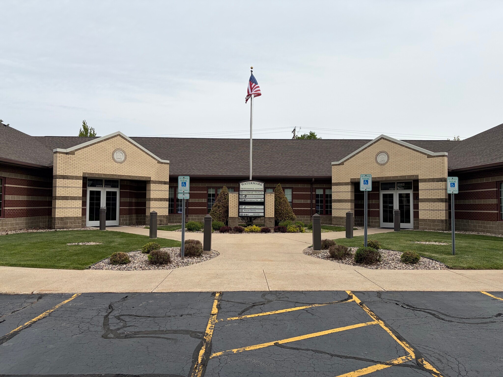 2555-2565 E Calumet St, Appleton, WI à louer Photo de l’immeuble– Image 1 sur 2