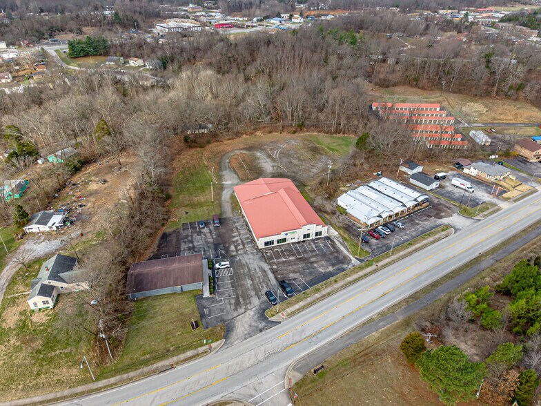1165 N Wilson Rd, Radcliff, KY à louer - Photo de l’immeuble – Image 2 sur 8