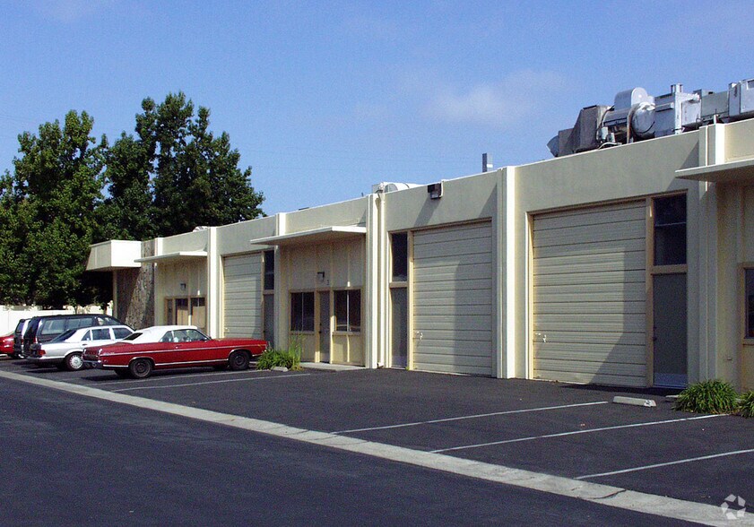 611 Taylor Way, San Carlos, CA à louer - Photo de l’immeuble – Image 2 sur 3