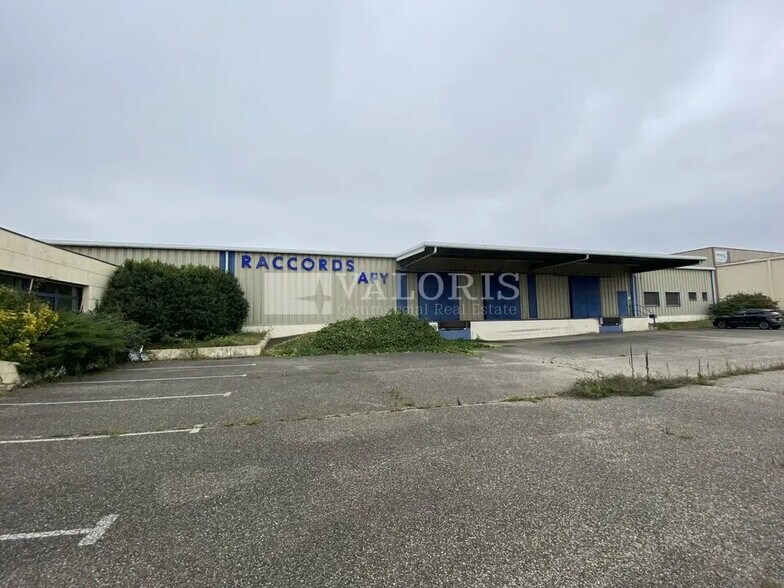 Local d'activités dans Saint-Quentin-Fallavier à vendre - Photo de l’immeuble – Image 2 sur 11