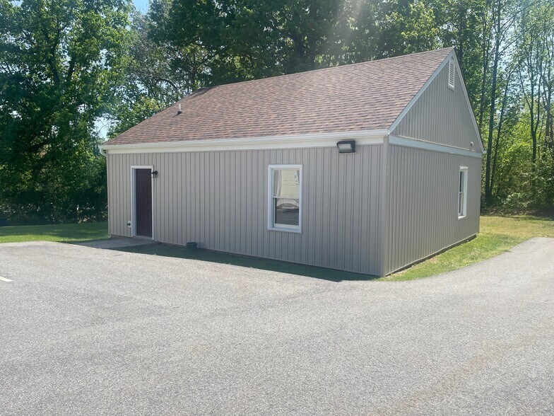 102 Annjo Ct, Forest, VA à louer - Photo de l’immeuble – Image 1 sur 7