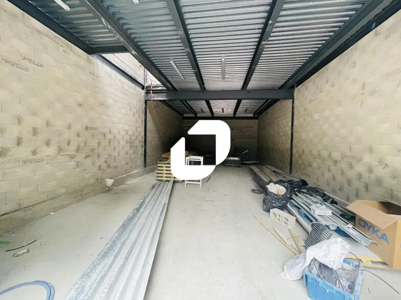 Local d’activités dans Noisy-le-Grand à louer - Photo de la construction – Image 2 sur 5