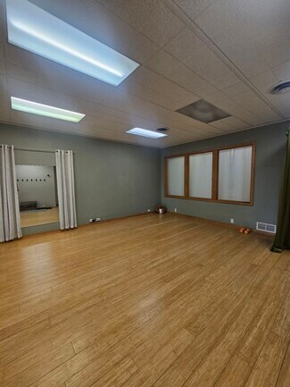 Plus de détails pour 420 Pennsylvania Ave W, Warren, PA - Bureau/Local commercial à louer