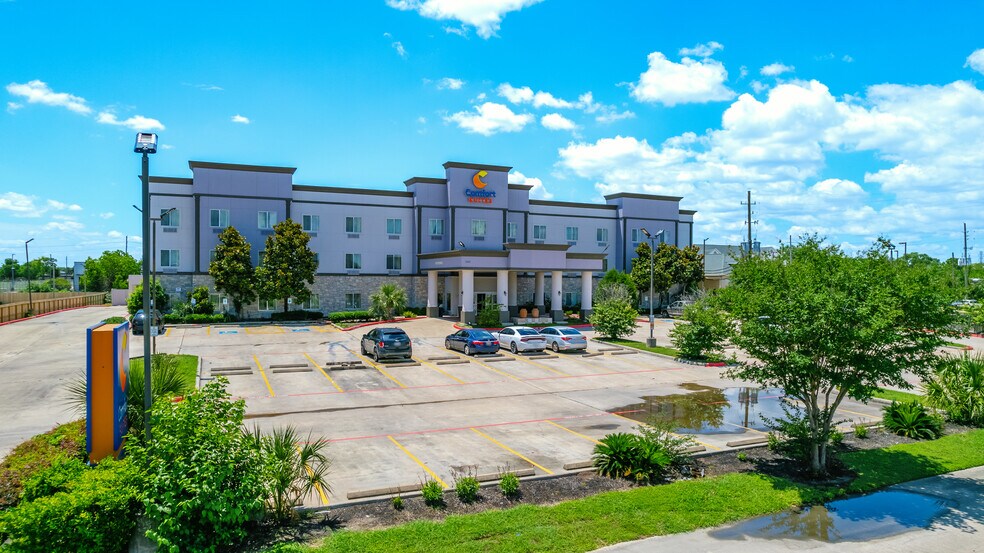 1350 N Sam Houston Pky E, Houston, TX à vendre - Photo de l’immeuble – Image 2 sur 32