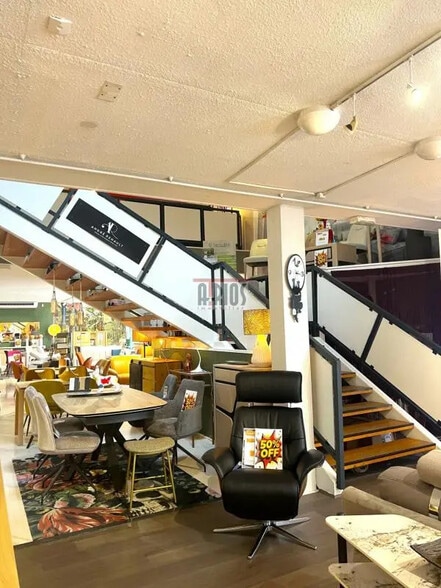 Local d’activités dans La Valette-du-Var à louer - Photo de l’immeuble – Image 3 sur 6