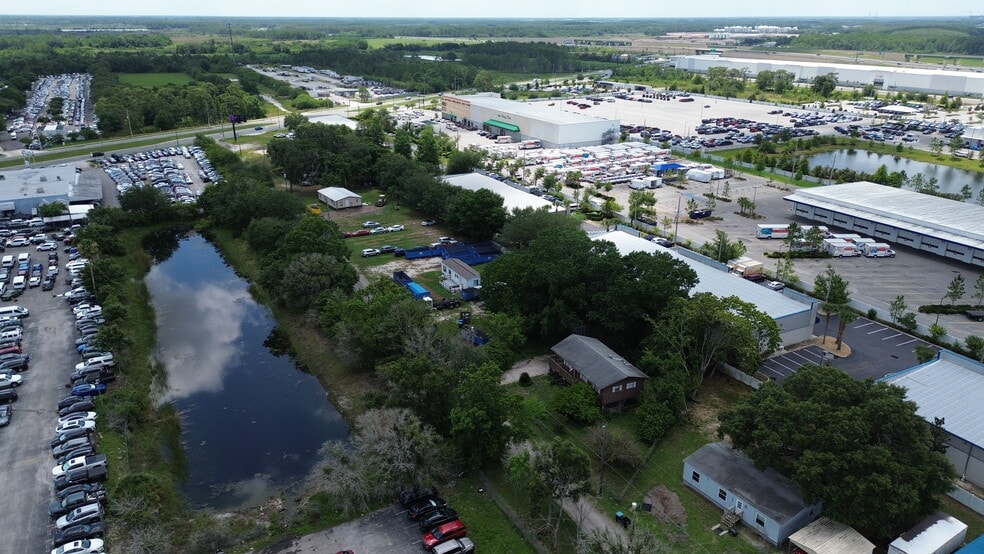 8292 Dakota Dr, Orlando, FL à louer - Photo de l’immeuble – Image 2 sur 10