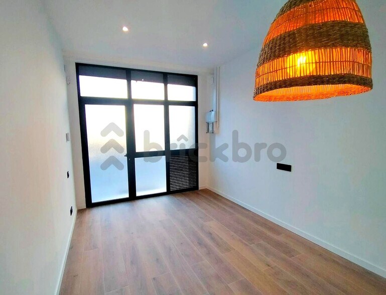 Immeuble residentiel dans Barcelone, Barcelona à vendre - Photo intérieure – Image 1 sur 4