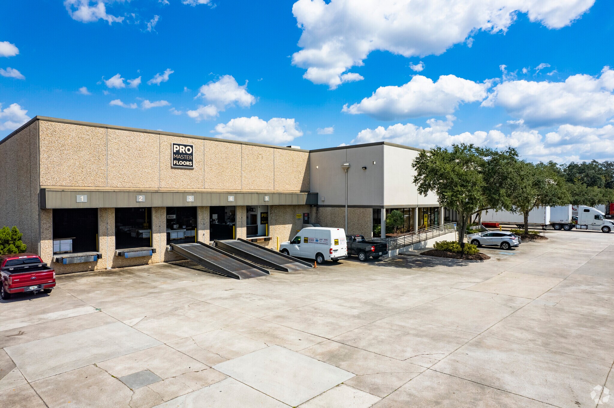 8314-8326 E Adamo Dr, Tampa, FL à louer Photo principale– Image 1 sur 9