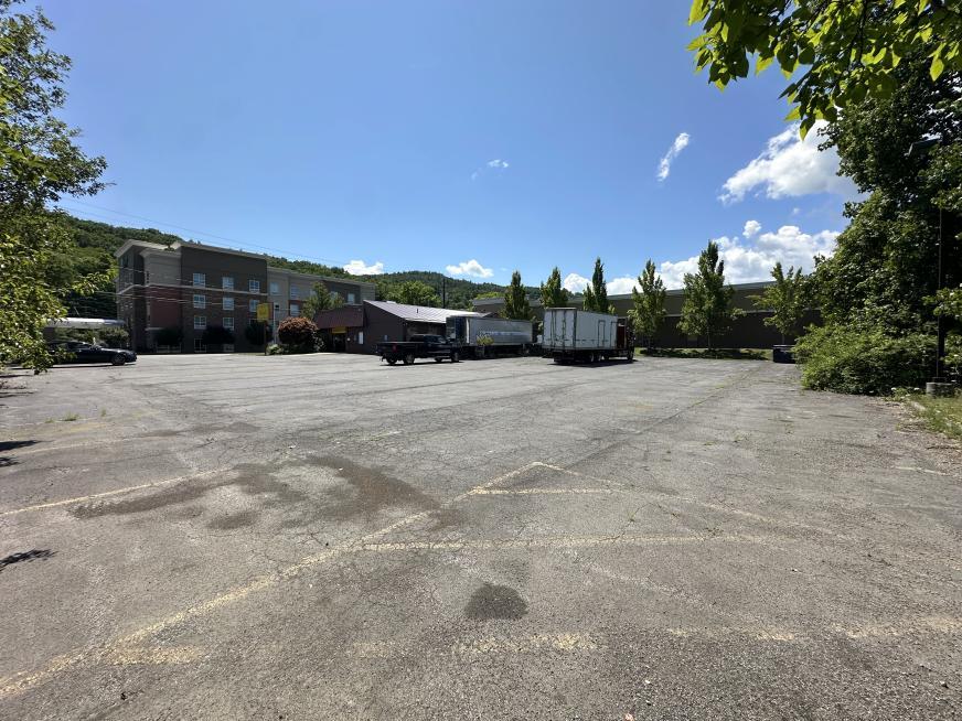 374 Elmira Rd, Ithaca, NY à vendre Photo principale– Image 1 sur 11