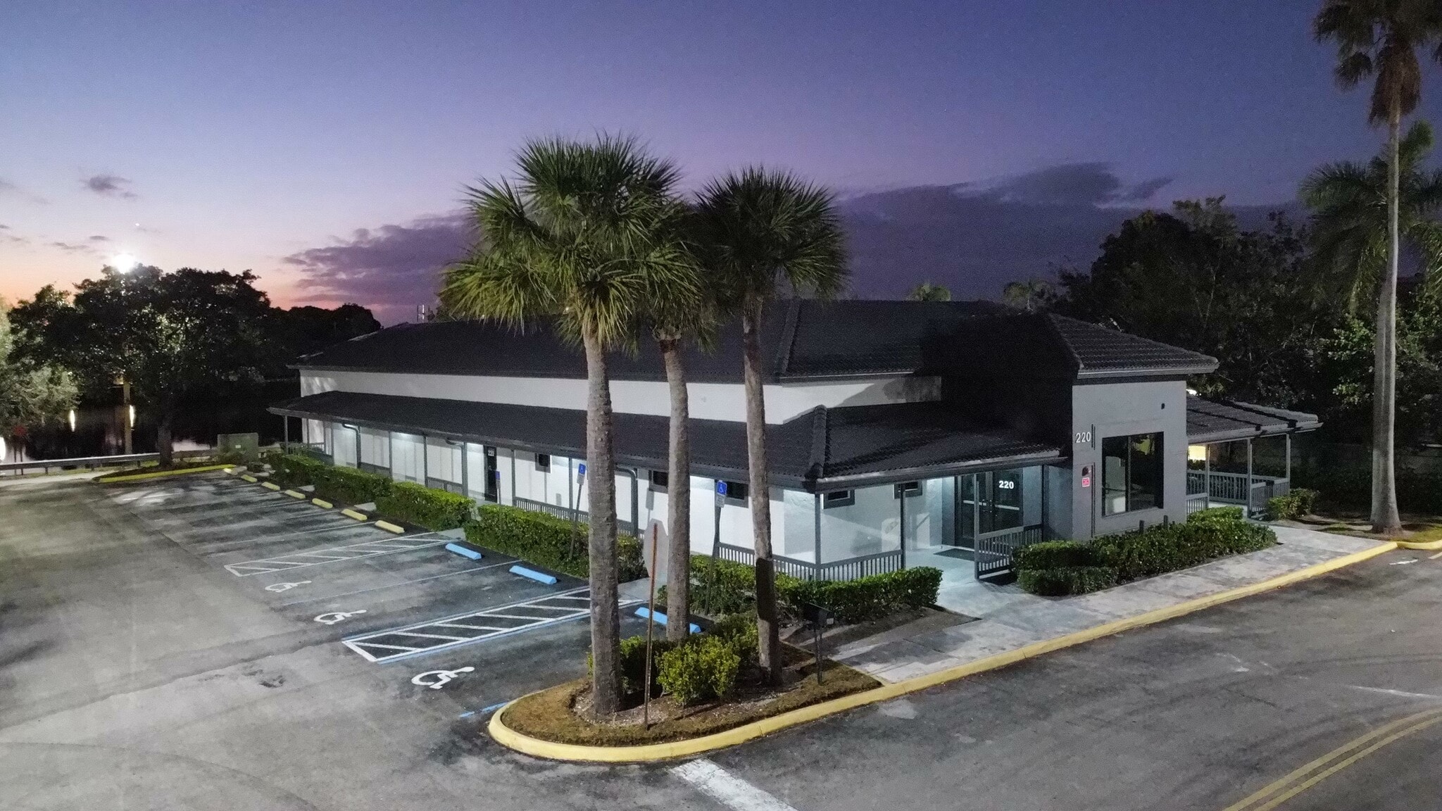 220 NW 180th Ave, Pembroke Pines, FL à vendre Photo principale– Image 1 sur 14