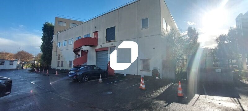 Local d’activités dans Saint-Denis à louer - Photo de l’immeuble – Image 2 sur 7