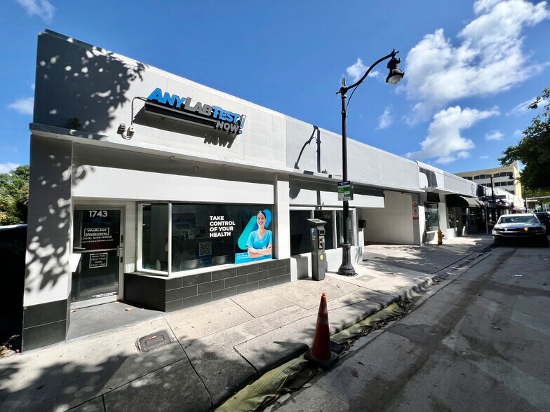 1743 SW Coral Way, Miami, FL à vendre - Photo de l’immeuble – Image 3 sur 12