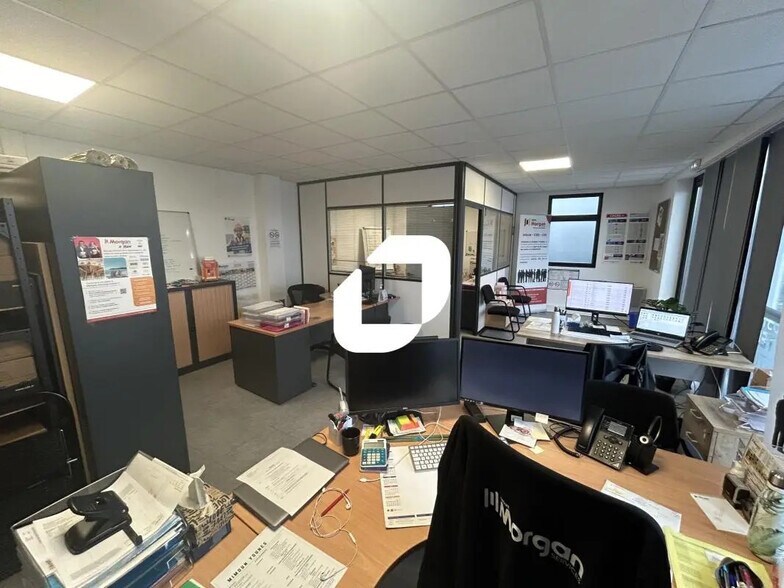 Bureau dans Servon à louer - Photo intérieure – Image 2 sur 5