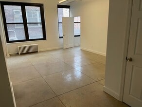 227-229 W 29th St, New York, NY à louer Photo intérieure– Image 2 sur 4