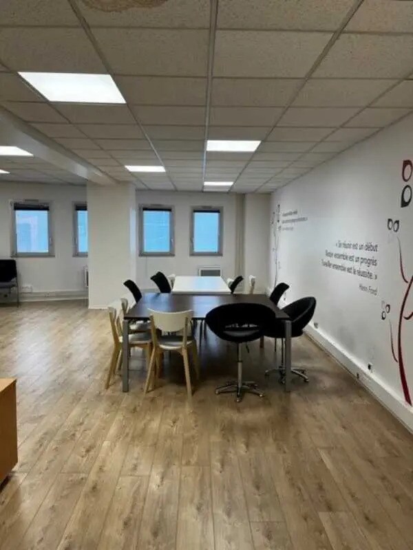 Bureau dans Rennes à louer Photo de l’immeuble– Image 1 sur 11