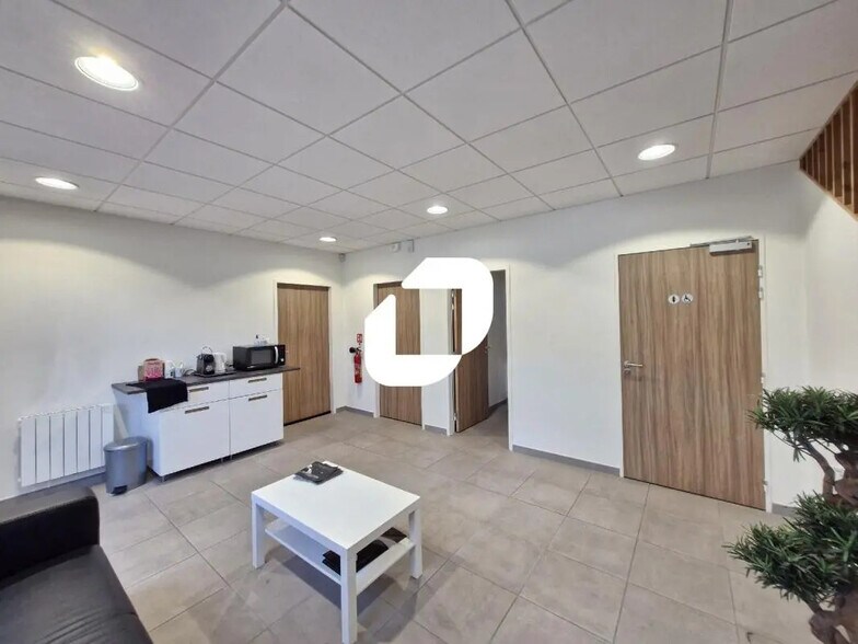 Local d’activités dans Collégien à louer - Photo intérieure – Image 3 sur 7