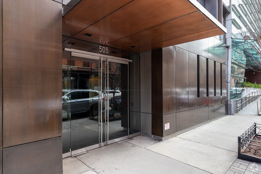 505 Greenwich St, New York, NY à louer - Photo de l’immeuble – Image 3 sur 7
