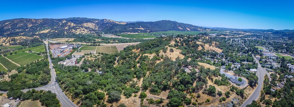 Vista View Dr, Cloverdale, CA à vendre - Aérien – Image 1 sur 11
