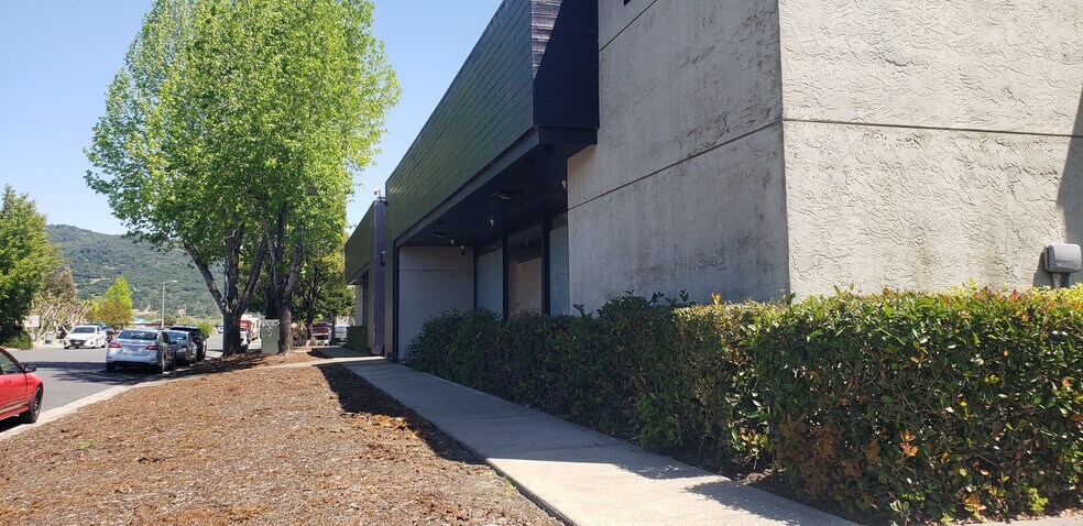 240 E Todd Rd, Santa Rosa, CA à louer - Photo de l’immeuble – Image 2 sur 3