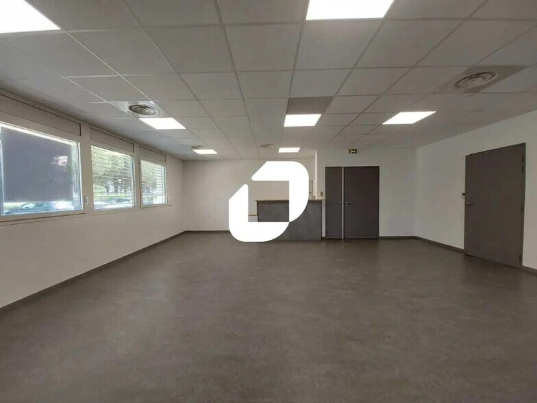 Bureau dans Baillargues à louer - Photo de l’immeuble – Image 3 sur 12