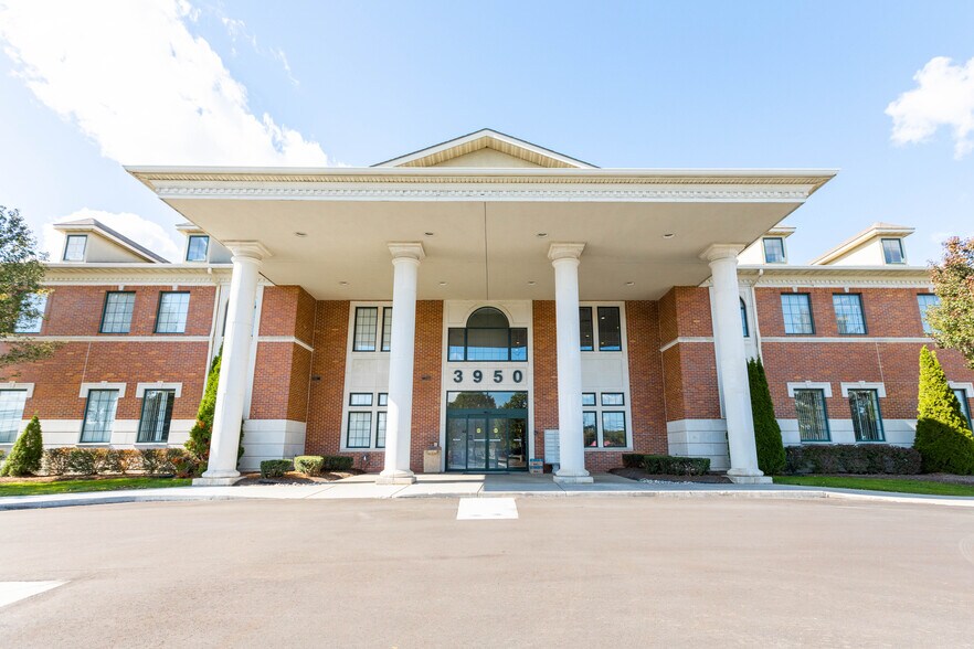 3950 S Rochester Rd, Rochester Hills, MI à louer - Photo de l’immeuble – Image 1 sur 1