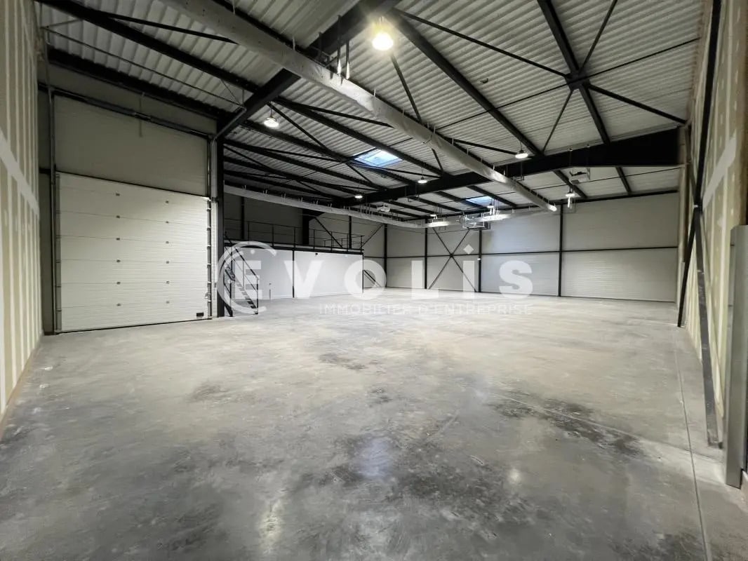 Bureau dans Janneyrias à louer Photo de l’immeuble– Image 1 sur 11