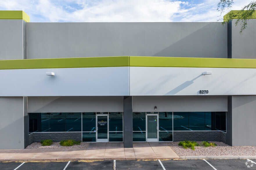 8270 S Kyrene Rd, Tempe, AZ à louer - Photo de l’immeuble – Image 3 sur 4
