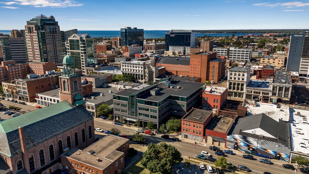 665 Main St, Buffalo, NY à louer - Photo de l’immeuble – Image 2 sur 46