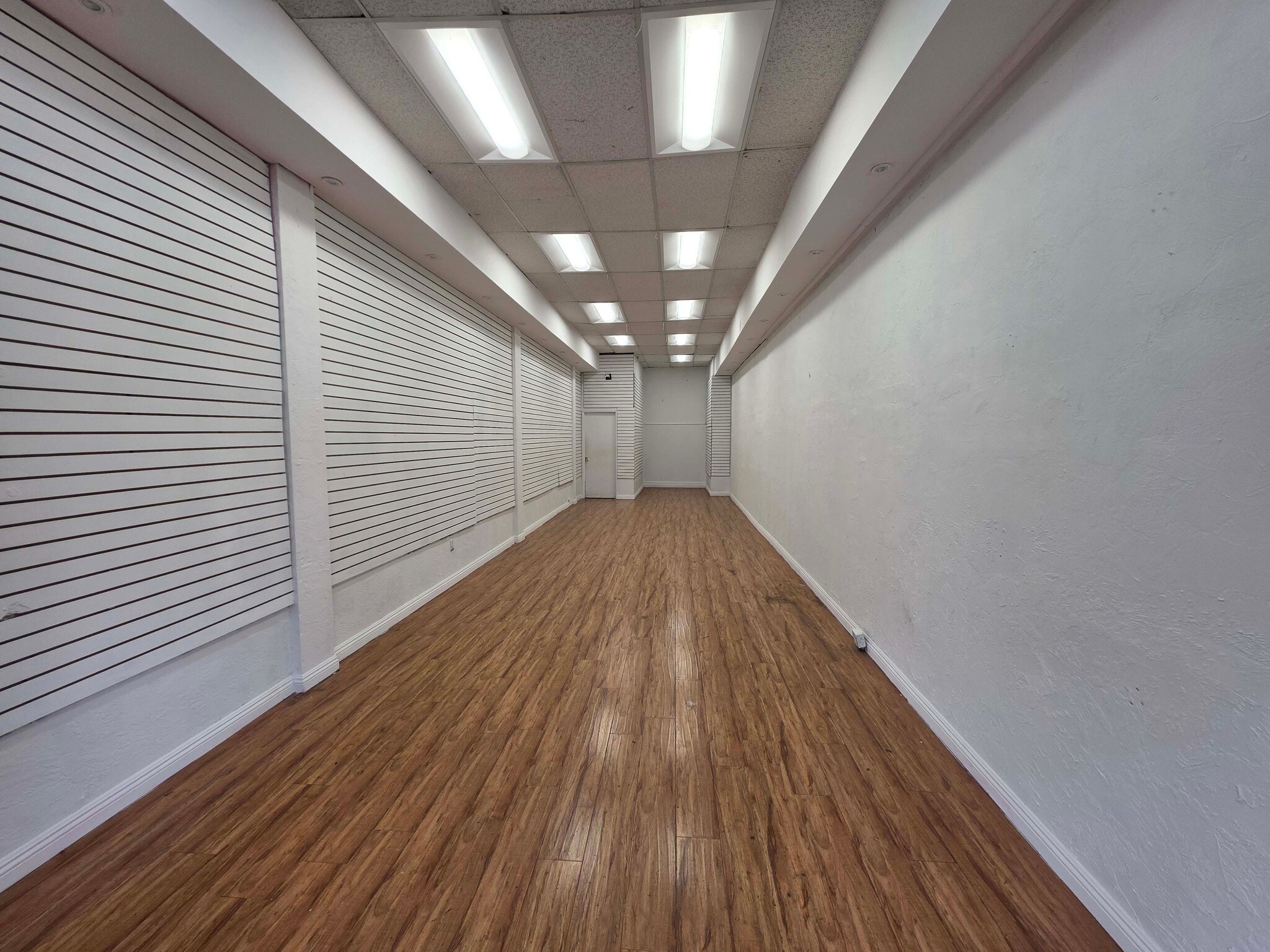 325 E Olympic Blvd, Los Angeles, CA à louer Photo intérieure– Image 1 sur 3