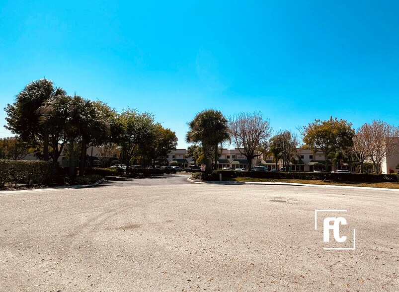 2662-2698 SE Willoughby Blvd, Stuart, FL à vendre - Photo de l’immeuble – Image 3 sur 5