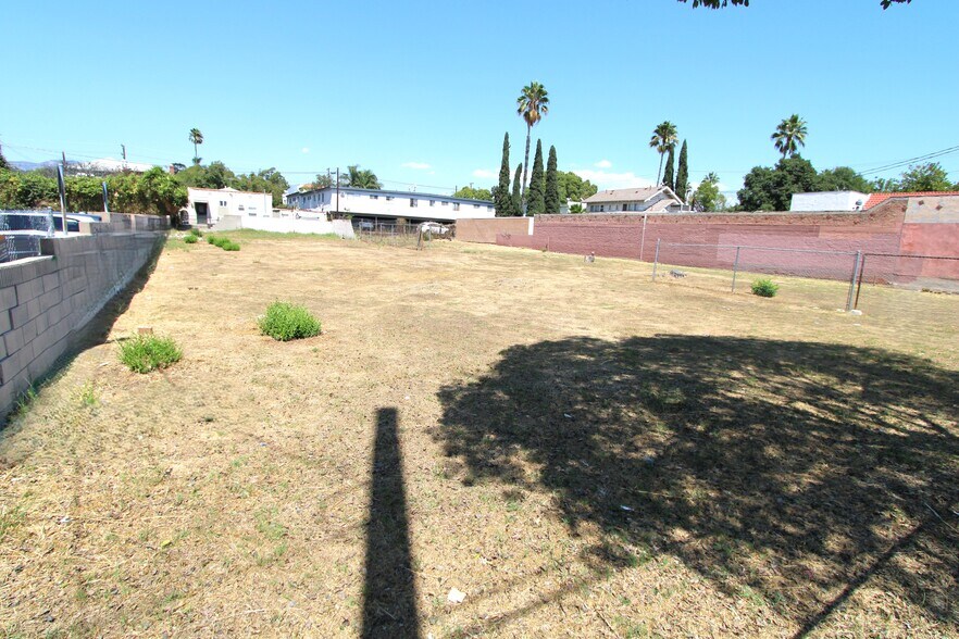 133 W Los Feliz Rd, Glendale, CA à louer - Photo principale – Image 2 sur 6